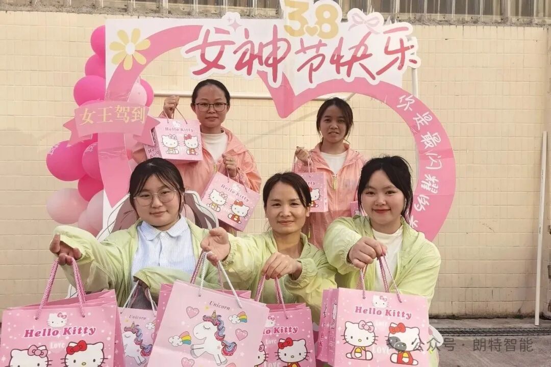 J9集团智能三八女神节特辑｜暖意赴春景，美好绽青春
